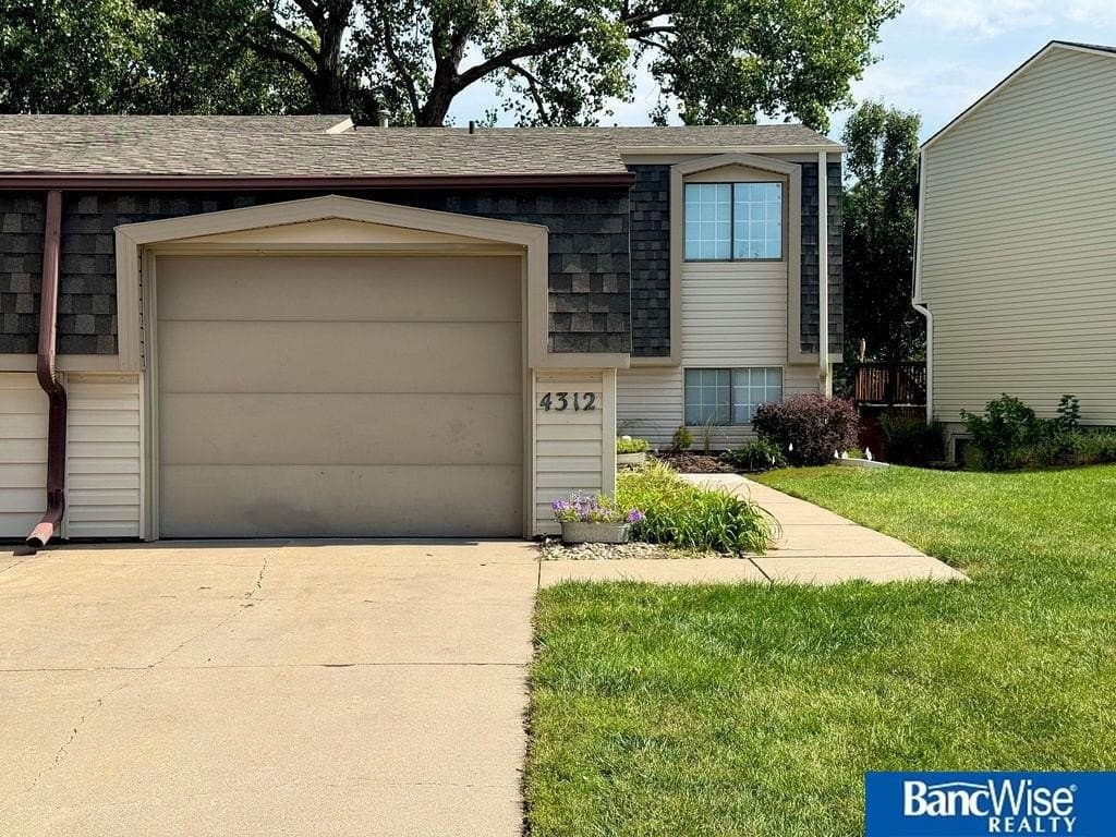 4312 Abbott Rd, Lincoln