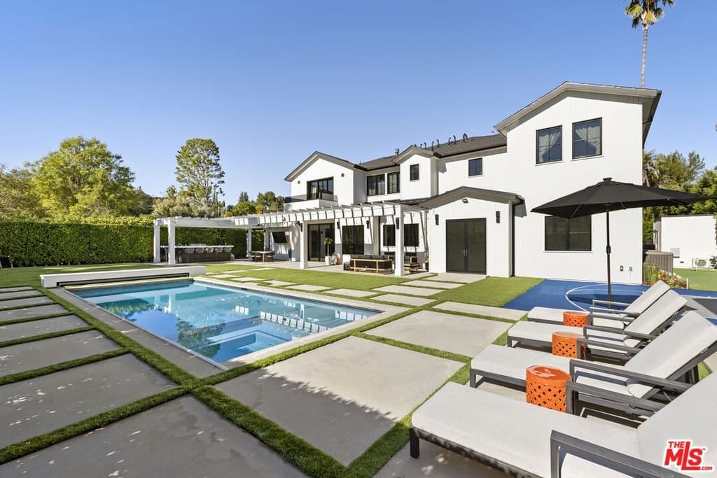 16866 Mooncrest Dr, Encino