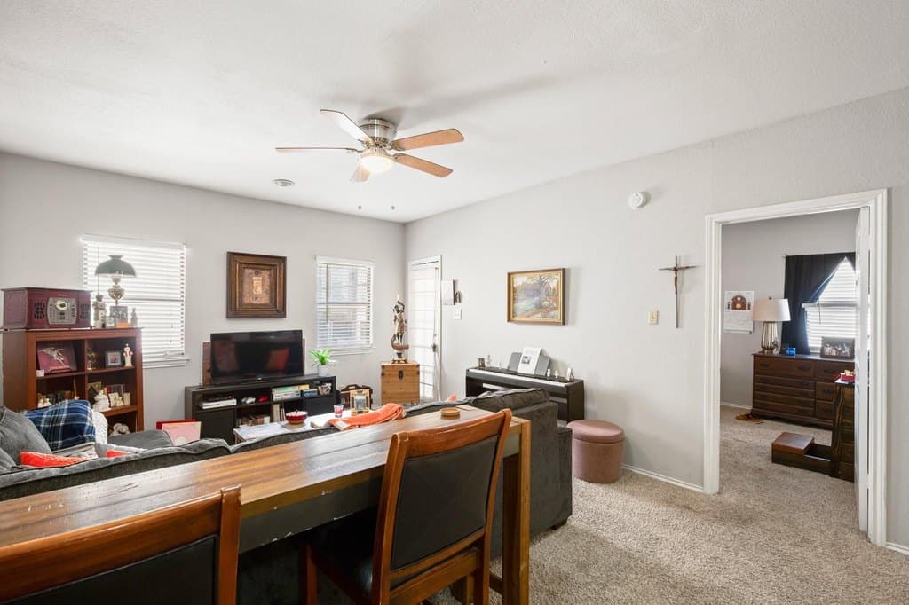 706 W 22nd St Apt 206