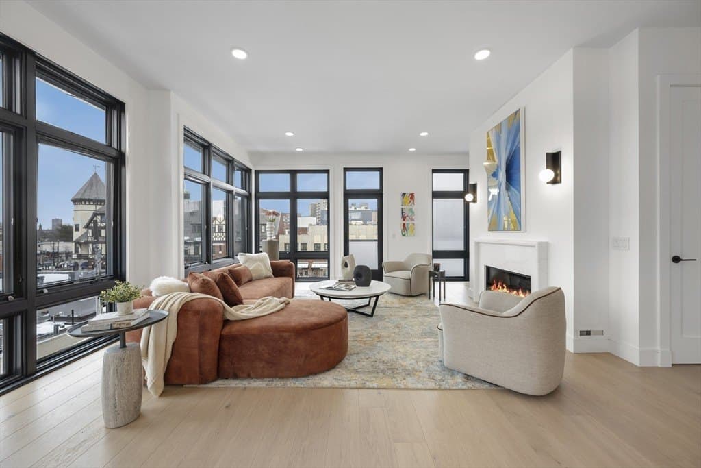 14 Green St Ph A, Brookline