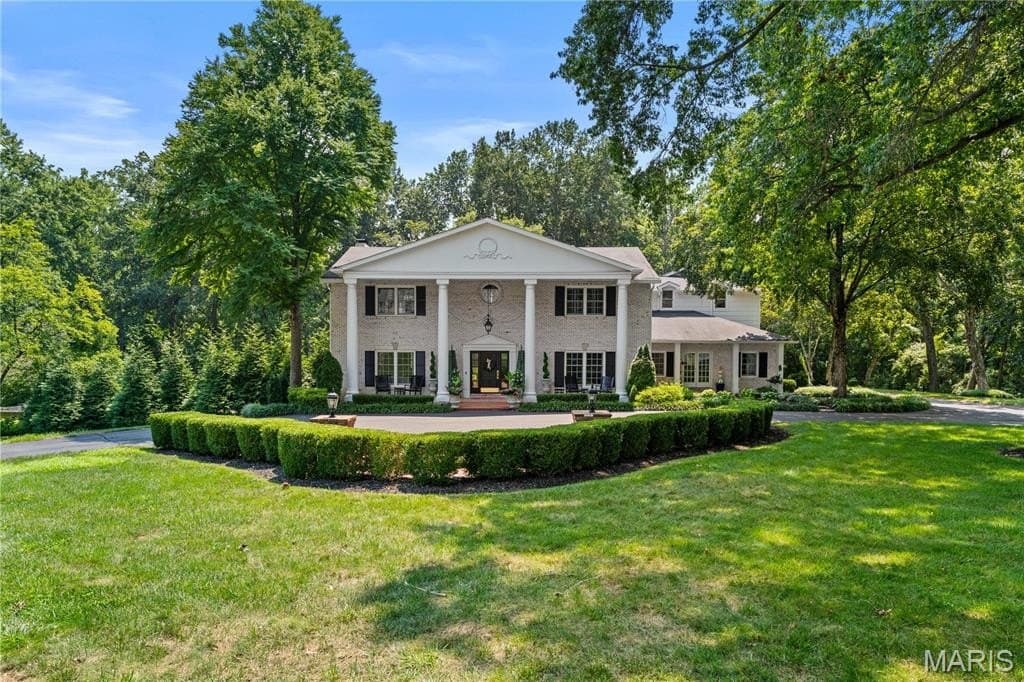 34 Somerset Downs Dr, Ladue