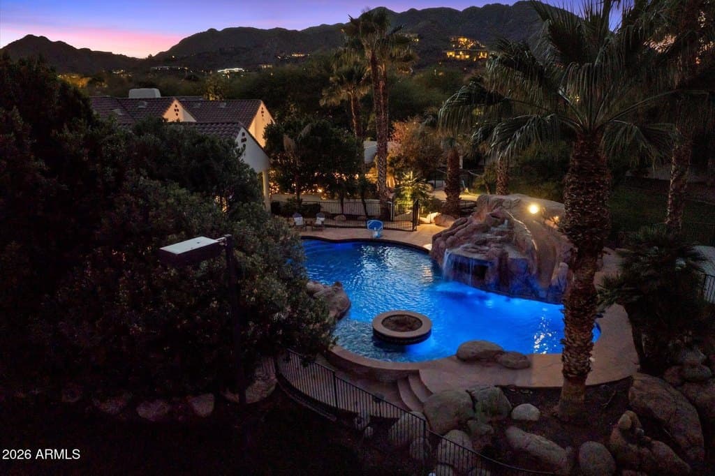 8312 N 50th St, Paradise Valley