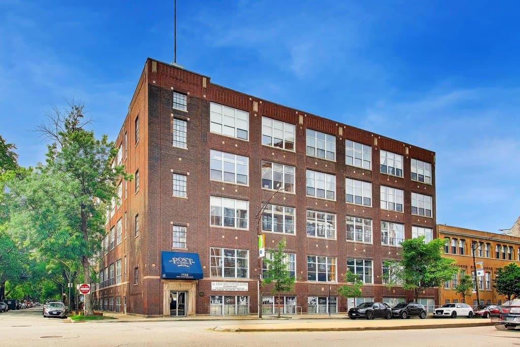 1733 W Irving Park Rd Apt 409, Chicago