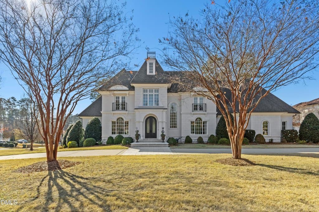 1015 Venetian Ct, Cary