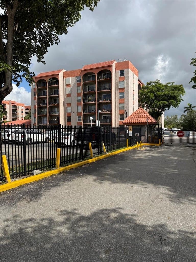 5199 NW 7th St Unit 111