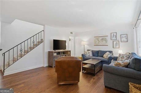 285 Lakemoore Dr NE Apt B