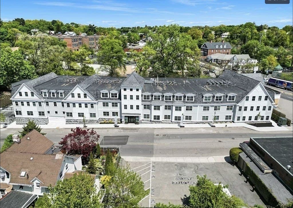 425 Lagrange St Apt 210, Boston