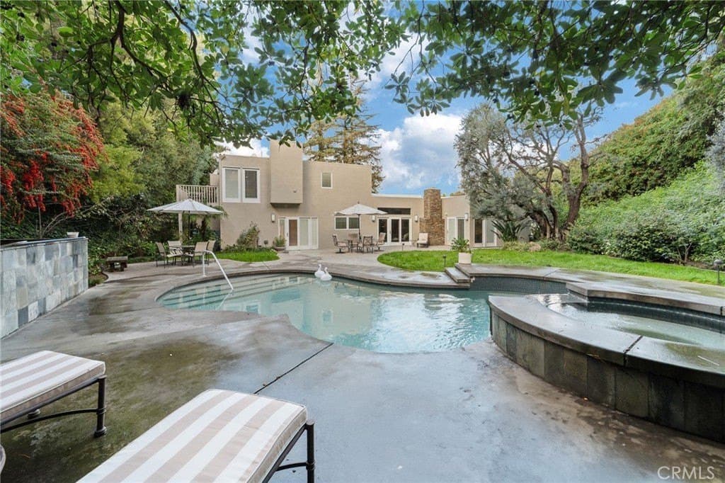 3601 Cananea Dr, Encino