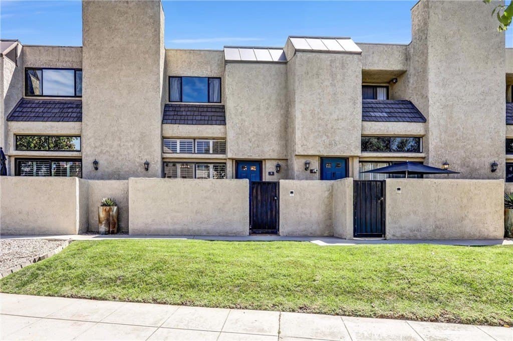 984 W Riverside Dr, Burbank