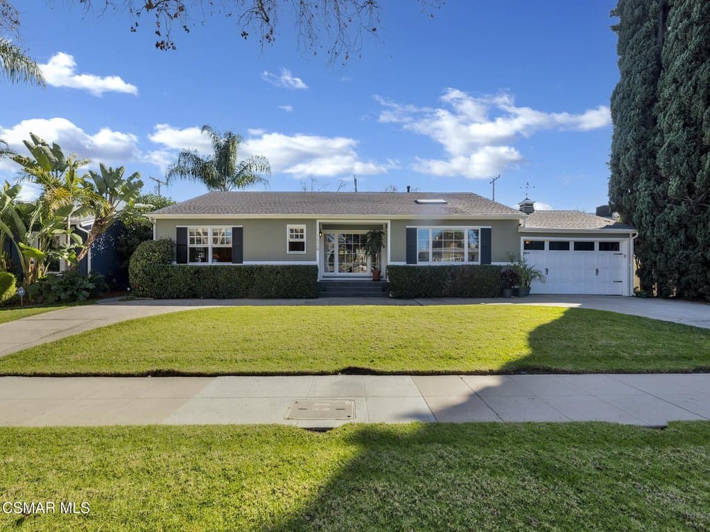 1524 W Riverside Dr, Burbank