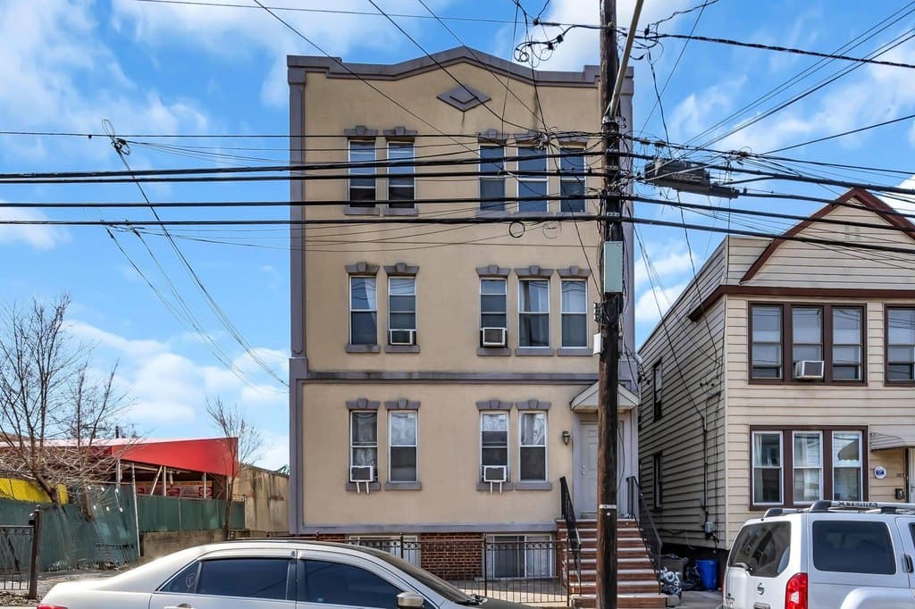 305 Cator Ave Unit 1B, Jersey City