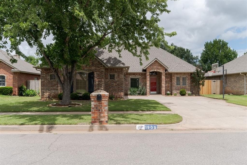 1909 NW 177th St, Edmond
