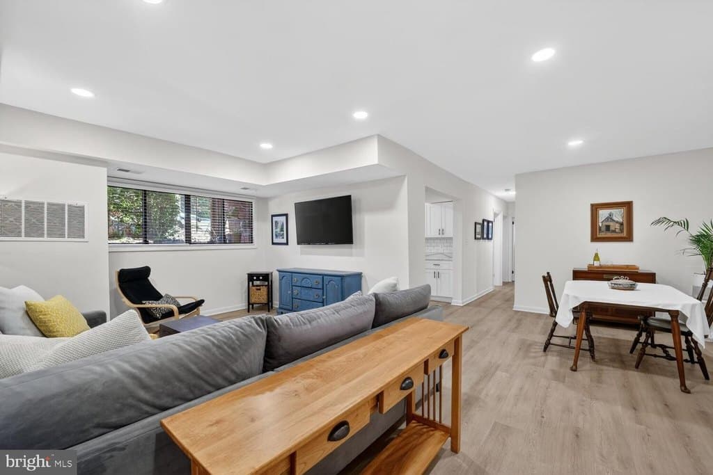 55 Skyhill Rd Apt 101, Alexandria