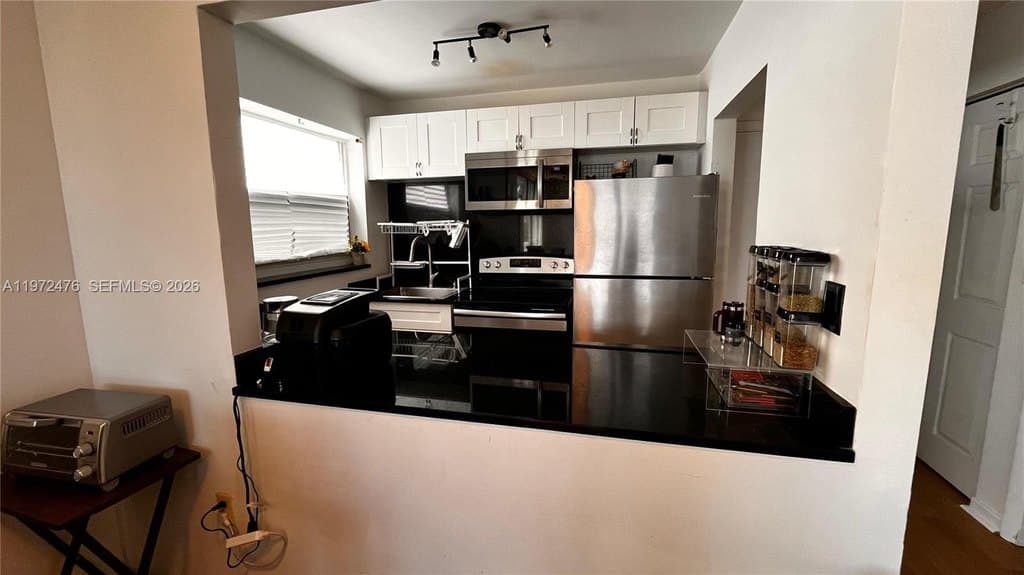 1990 Marseille Dr Apt 407, Miami Beach