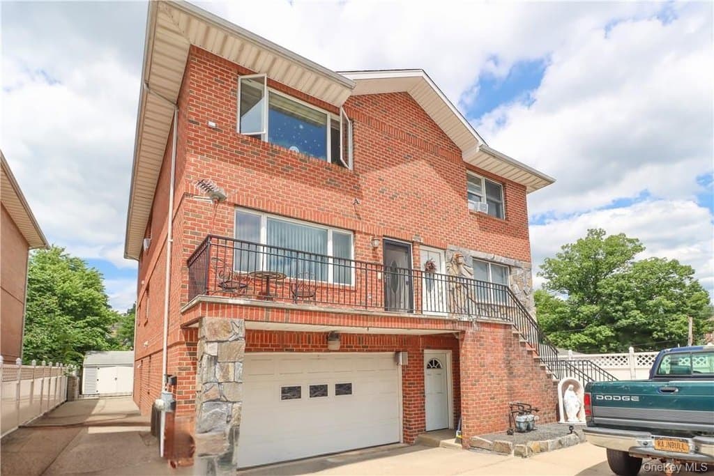 1078 Midland Ave, Bronxville