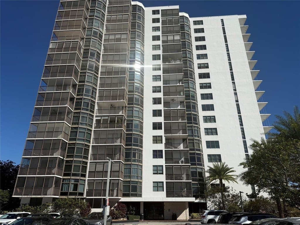 3375 N Country Club Dr Apt 1005, Miami
