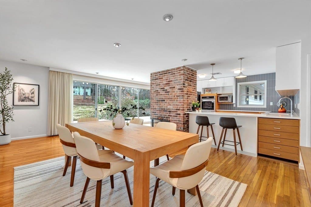 85 The Valley Rd, Concord