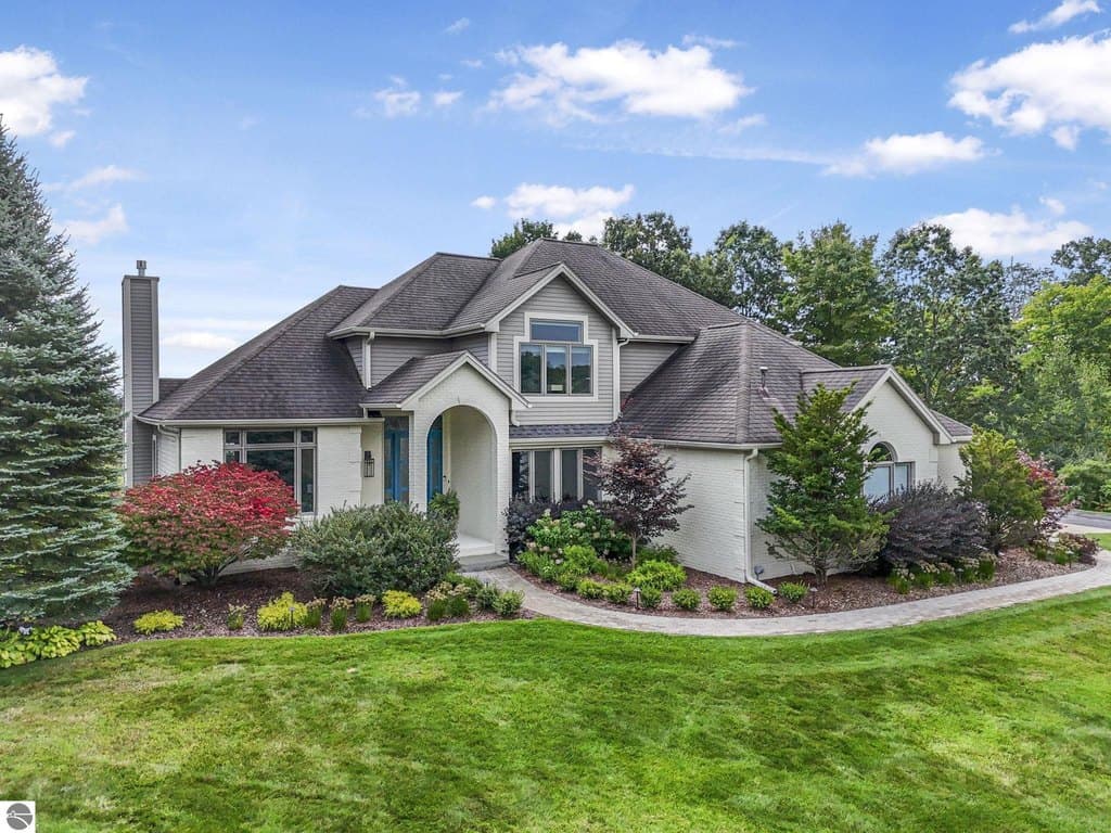 9546 Eastridge Dr, Traverse City