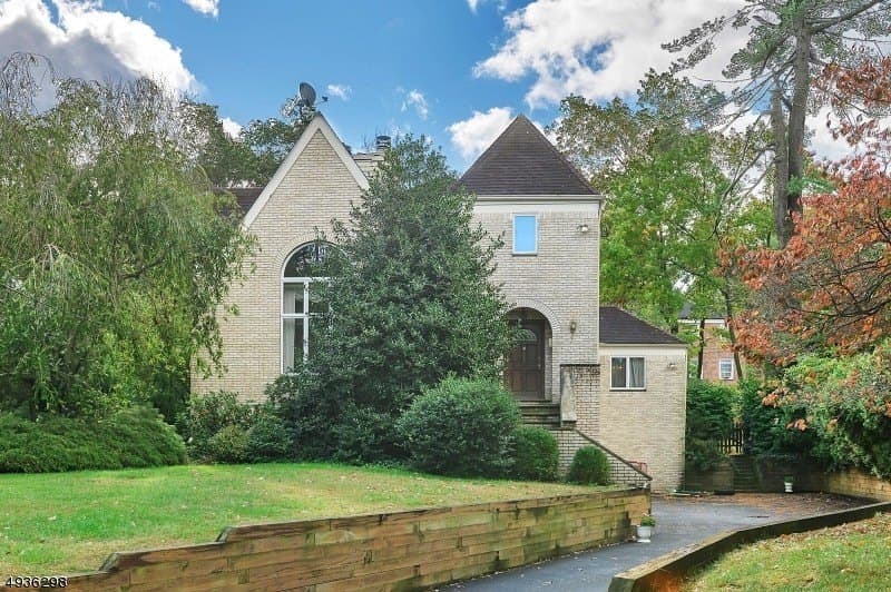 25 Bedford Rd, Summit