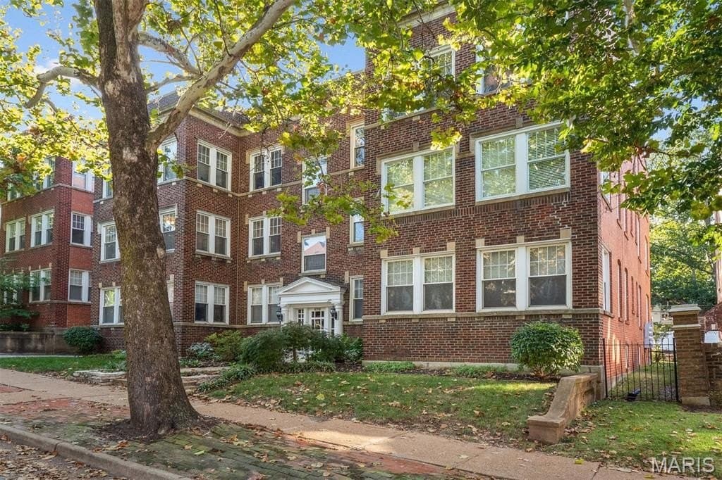 6318 Southwood Ave Apt 2E, Clayton