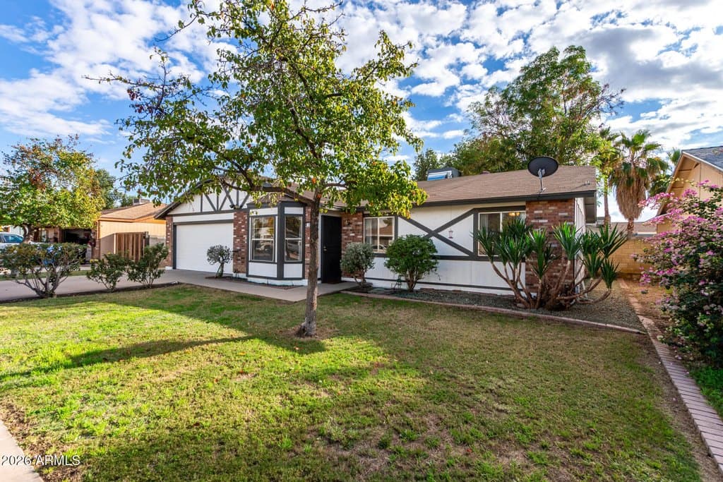 301 E Desert Ln, Gilbert