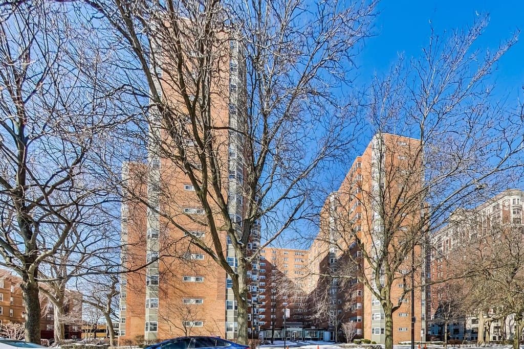 4980 N Marine Dr Apt 831