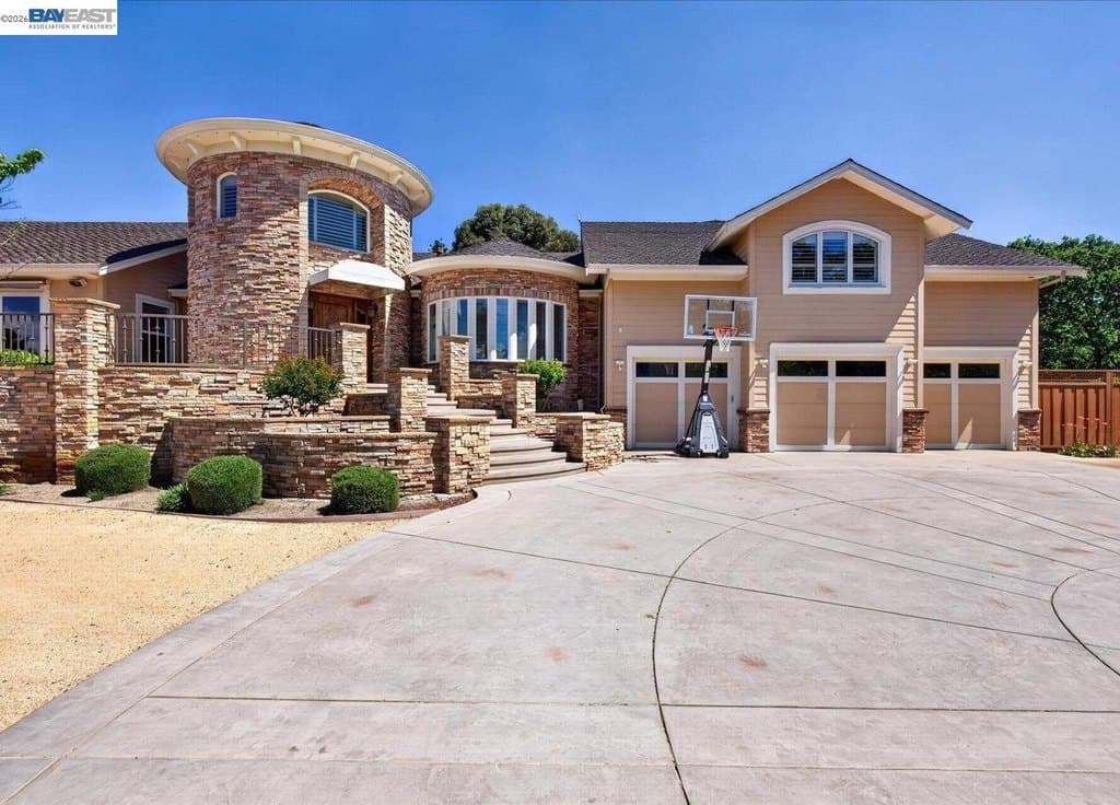 920 Happy Valley Rd, Pleasanton