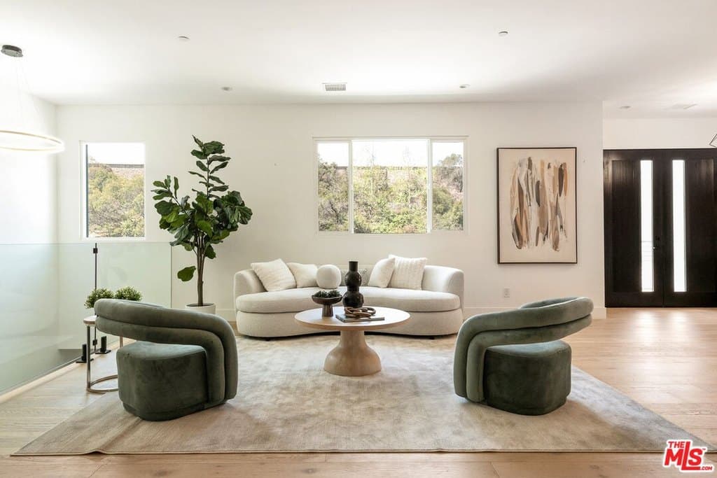 350 Mount Carmel Dr, Glendale