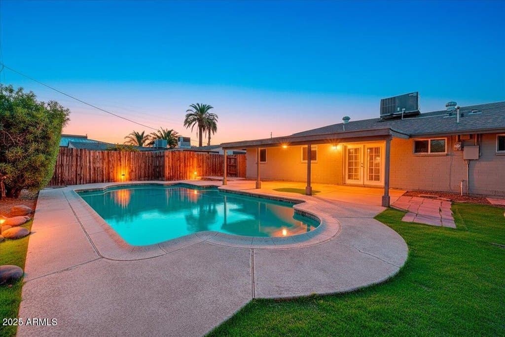 720 E Broadway Ln, Tempe