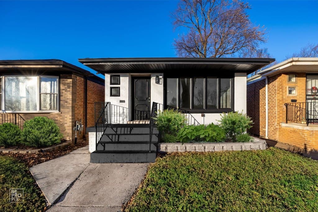 10240 S Torrence Ave