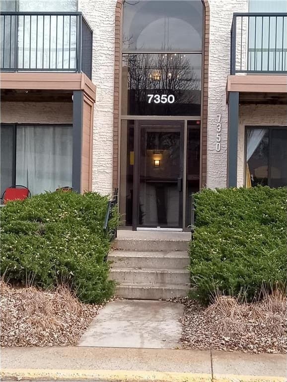 7350 York Ave S Apt 203, Edina