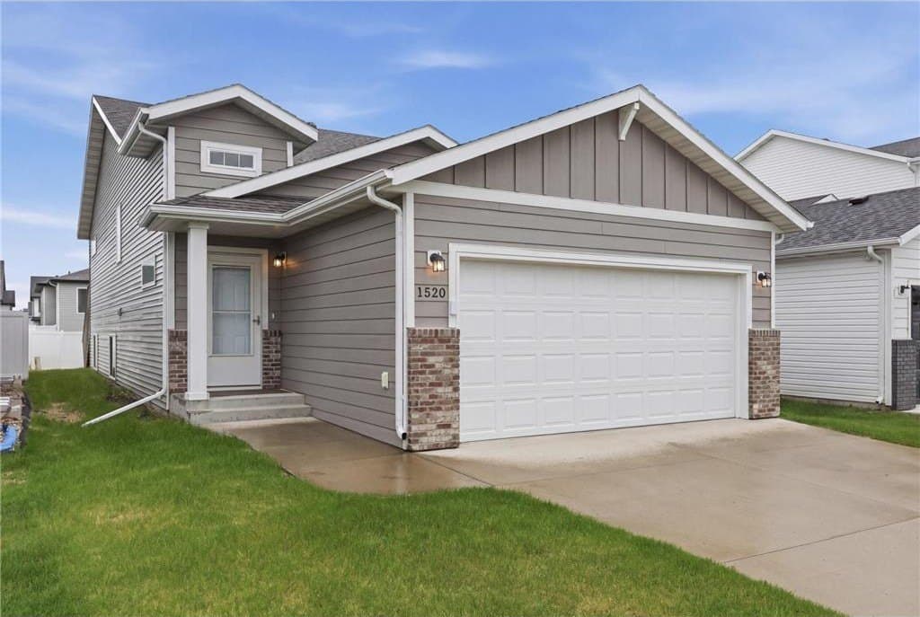 1520 67th Ave S, Fargo