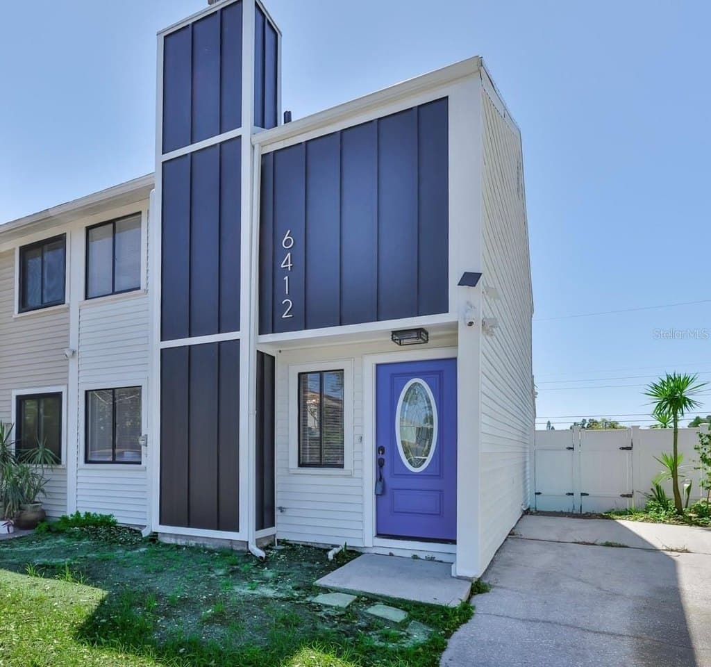 6412 Rockpointe Dr, Tampa