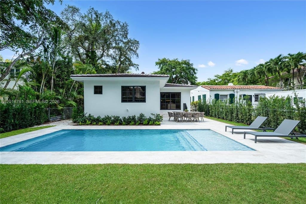 1037 Sevilla Ave, Coral Gables