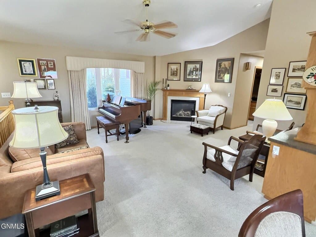 575 Brandon Pl, Bismarck