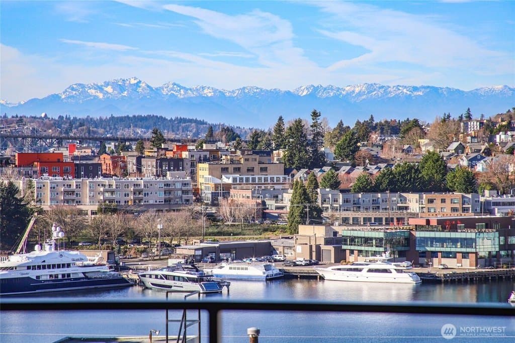 2817 Franklin Ave E Unit B