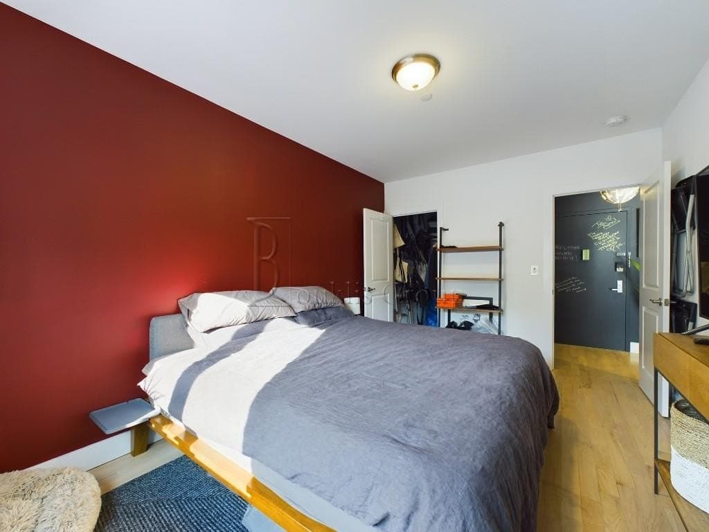 27-34 27th St Unit 2B