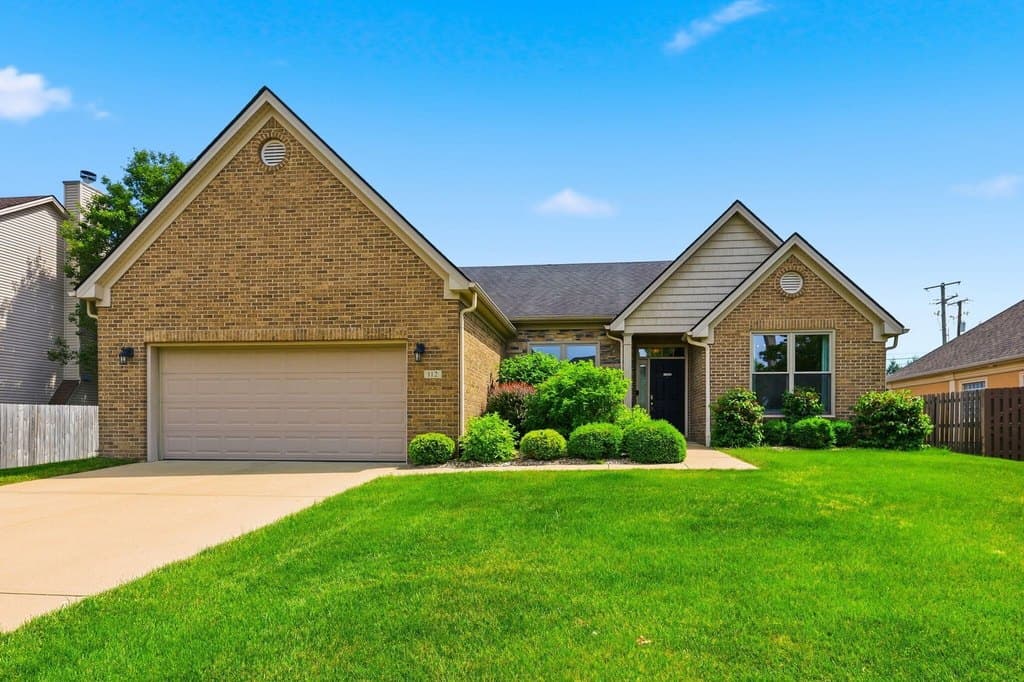 112 Shepherds Trce, Versailles