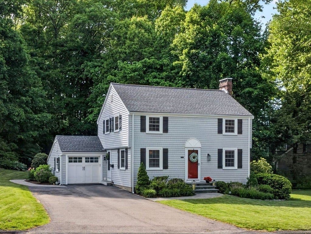 24 College Rd, Wellesley