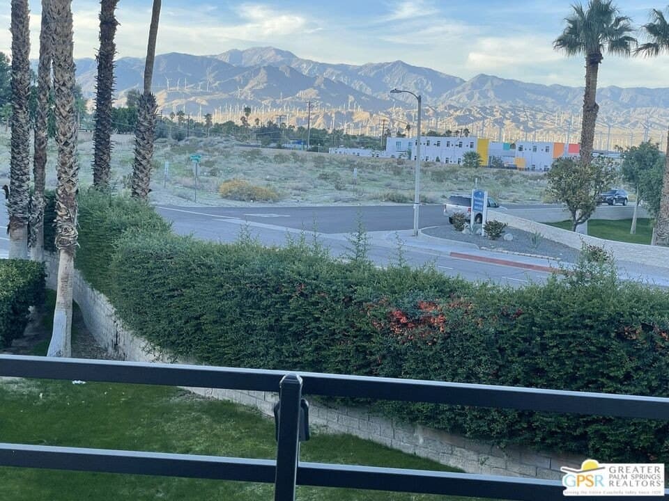 470 N Villa Ct Unit 213, Palm Springs
