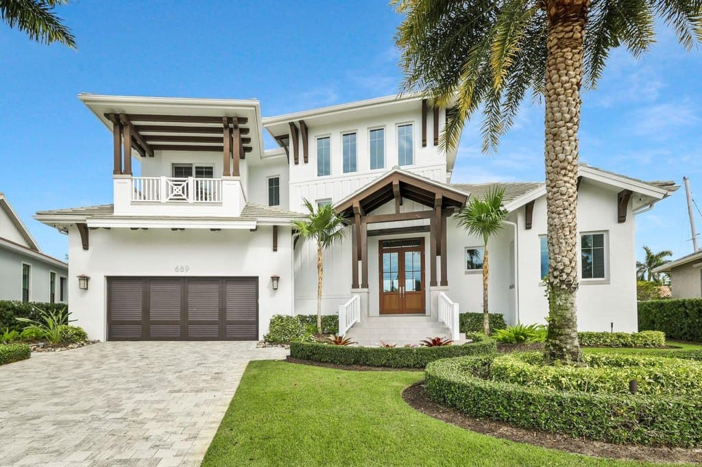 689 Pelican Ct, Marco Island