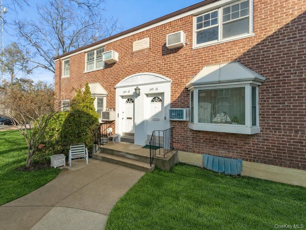 249-36 63rd Ave Unit 4-1282