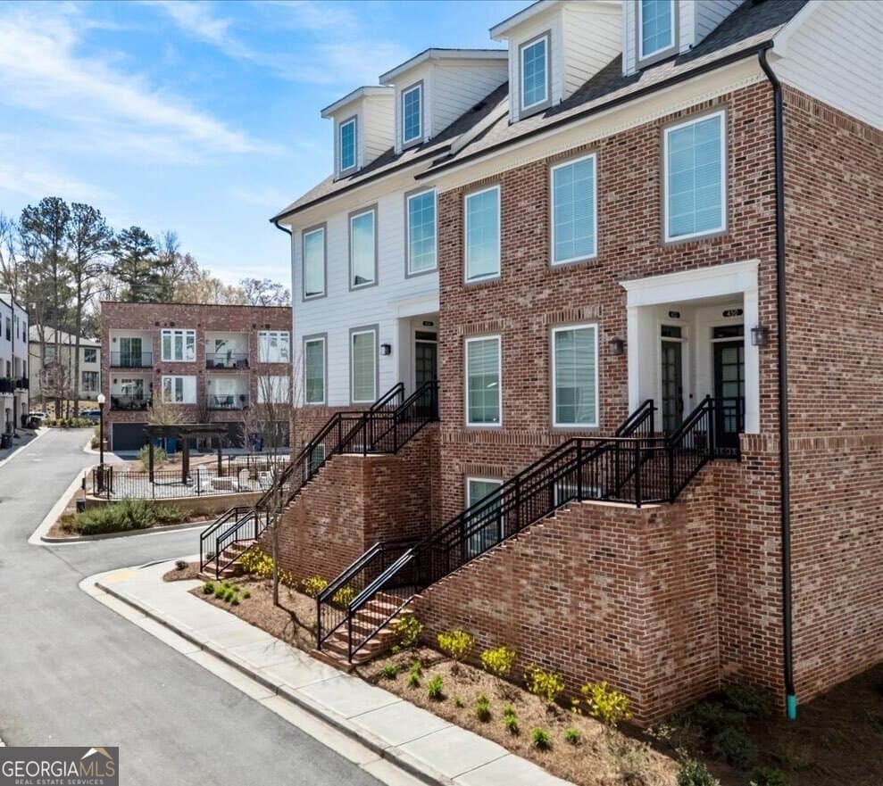 454 Burton Dr, Alpharetta