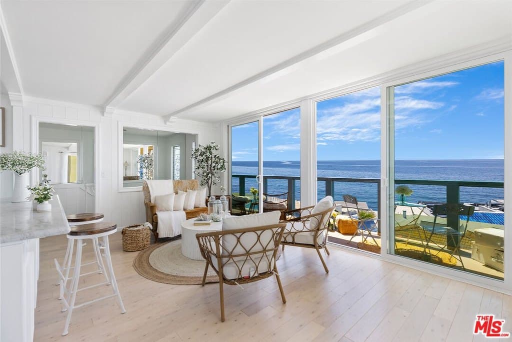 11924 Whitewater Ln, Malibu