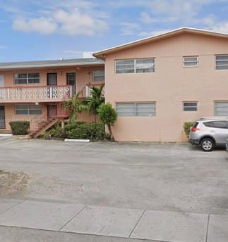 285 NE 191st St Apt 2911