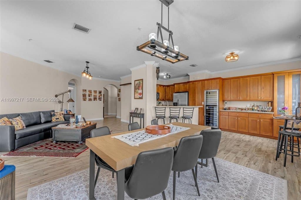 10012 NW 7th St Unit 206