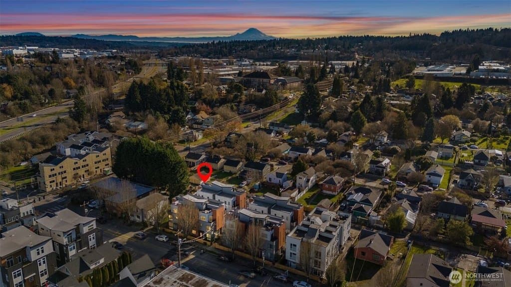 541 S Cloverdale St Unit B