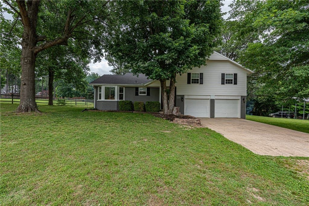 3320 N Wagner Rd, Fayetteville