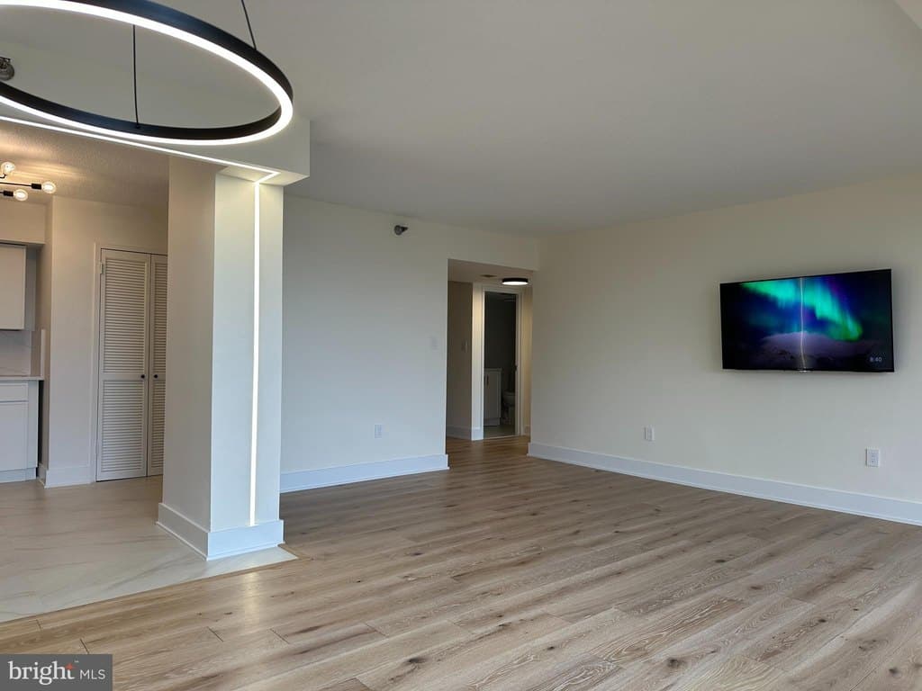 1808 Old Meadow Rd Apt 1201, McLean