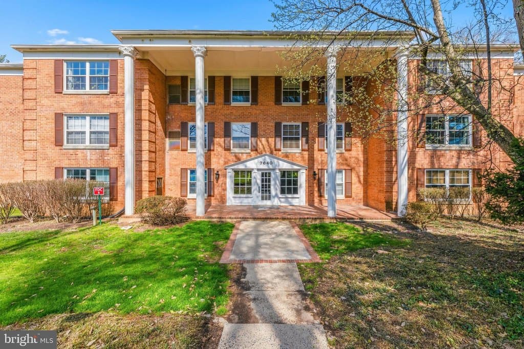 7640 Provincial Dr Apt 213, McLean